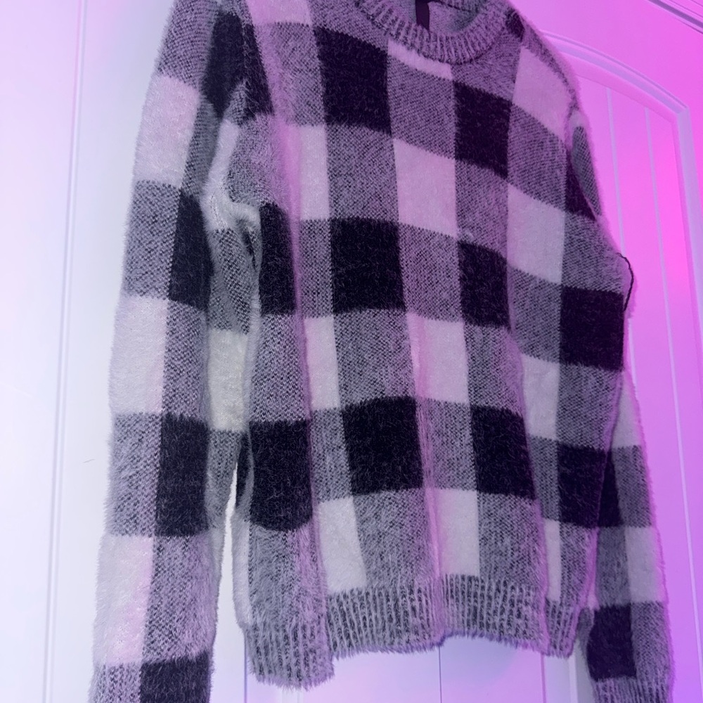 ALYA Sweater - Picture 2 of 5